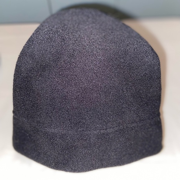 4 pairs of gloves and 2 hats. Used condition several different sizes - Picture 9 of 13